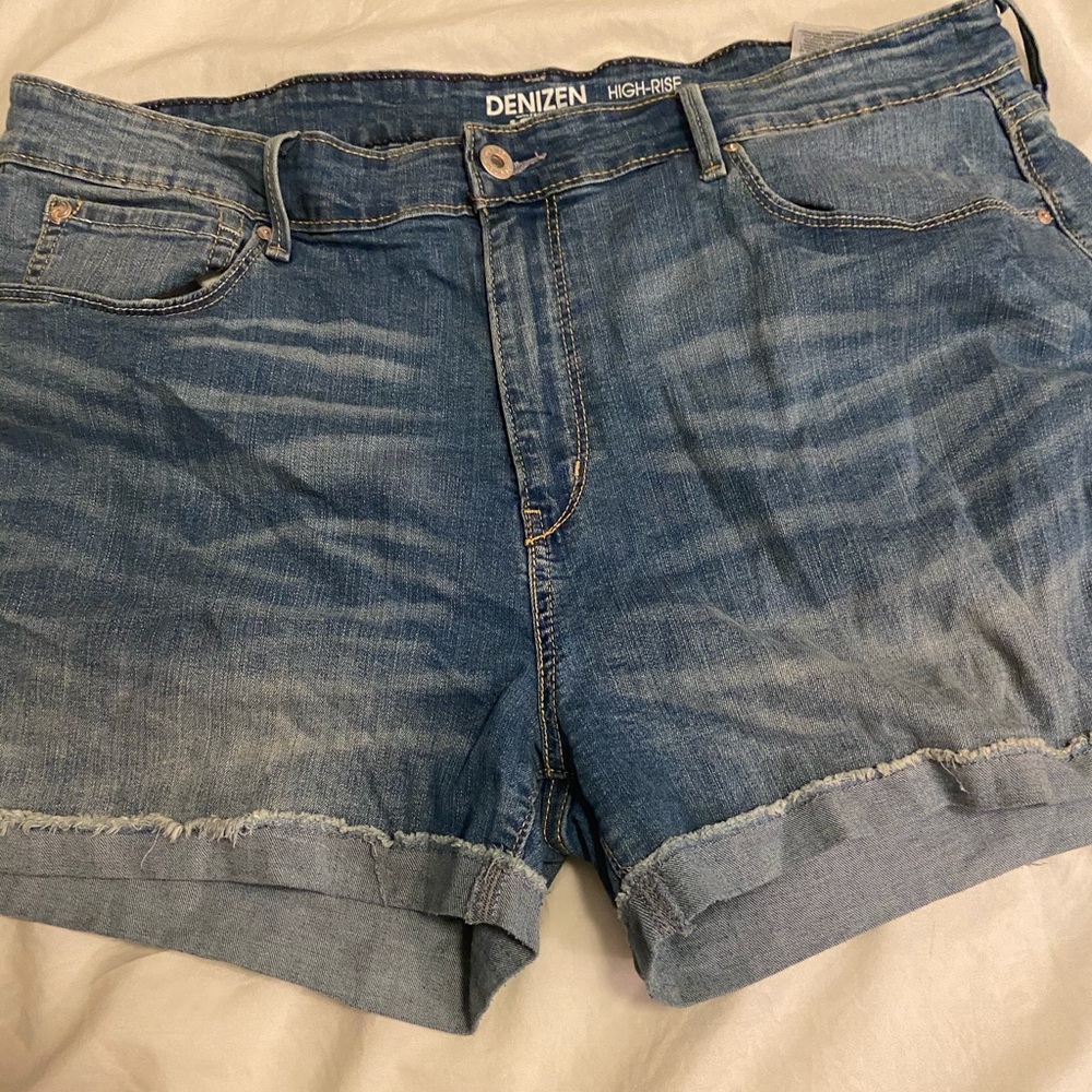 Levi’s high rise denim shorts